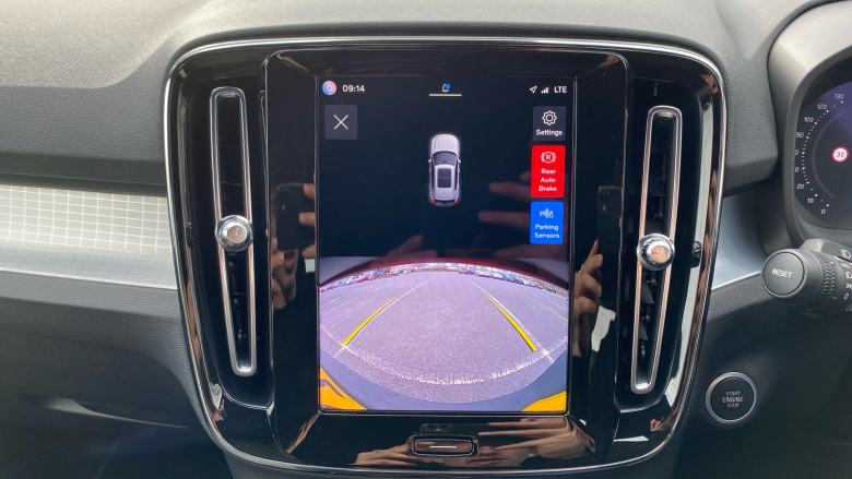 Volvo Xc40 2.0 B4P Plus Dark 5dr AWD Auto Petrol Estate